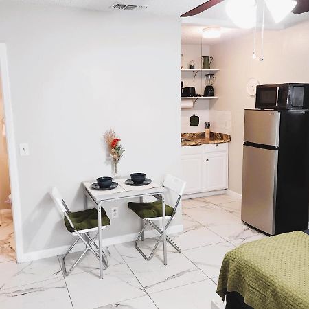 Adorable Mini Suite In Tampa Exterior photo