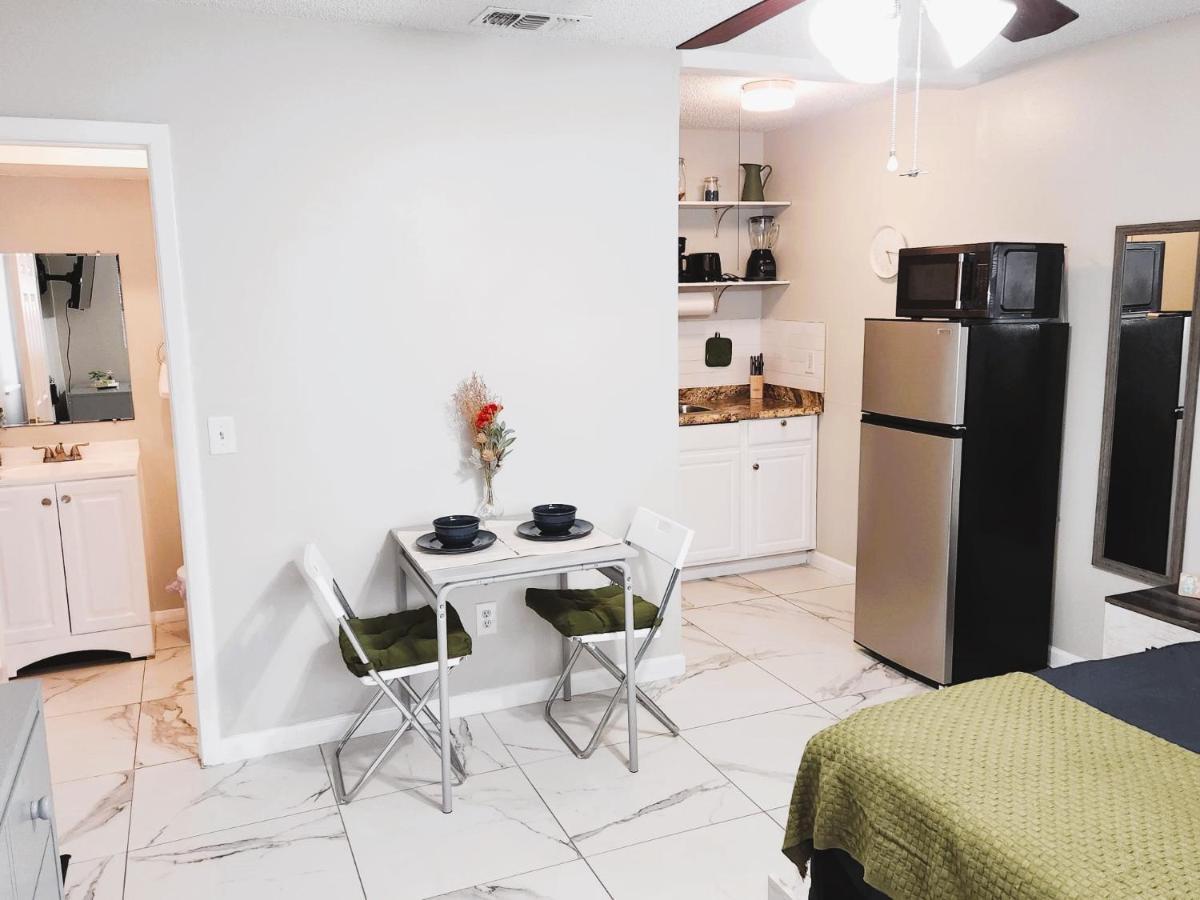 Adorable Mini Suite In Tampa Exterior photo