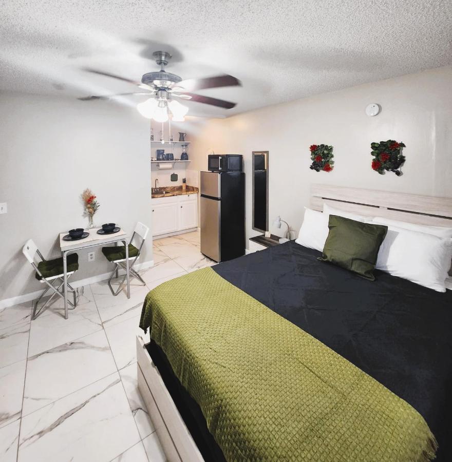 Adorable Mini Suite In Tampa Exterior photo