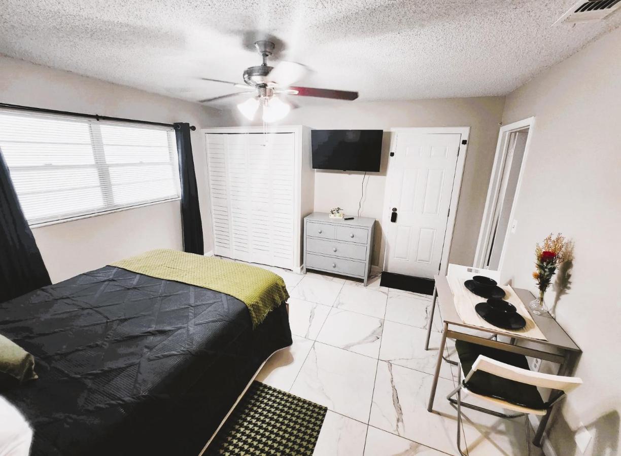 Adorable Mini Suite In Tampa Exterior photo